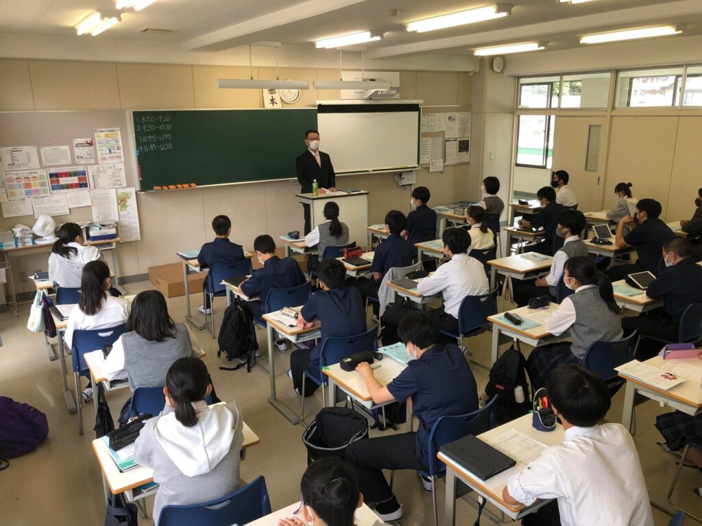 三浦学苑高等学校　看護師長が行う職業講話